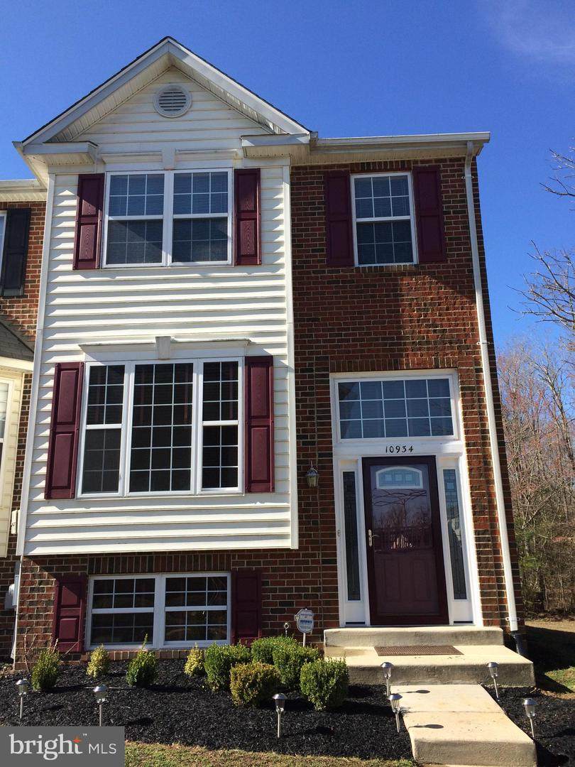 10934 Point Place - Photo 1