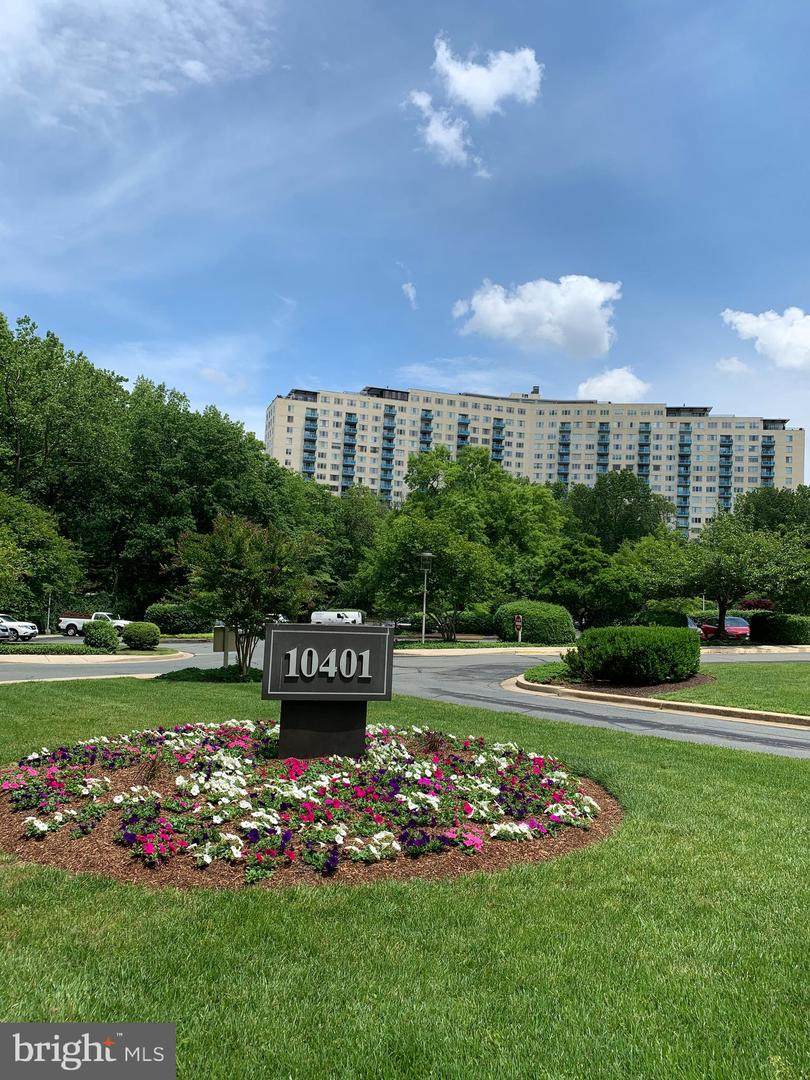 10401 Grosvenor Place - Photo 1