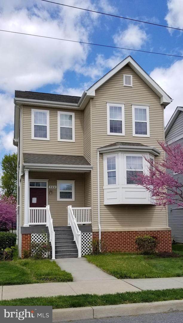844 Main Avenue - Photo 1