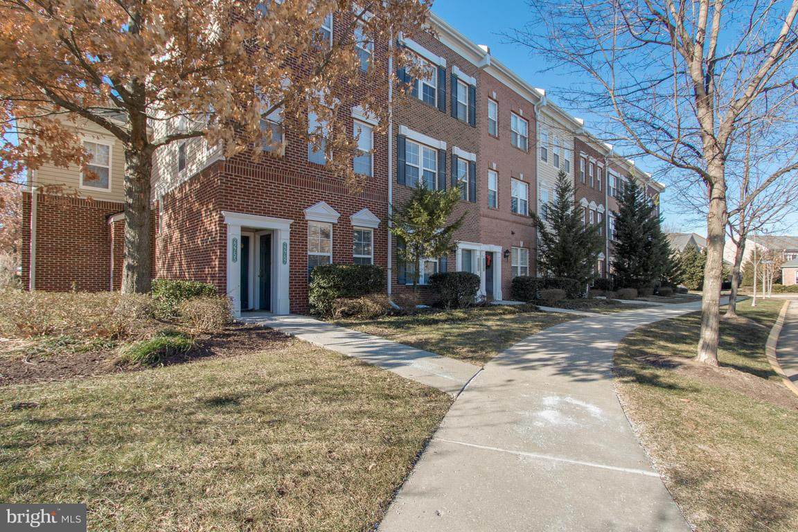 22757 Fountain Grove Square - Photo 1