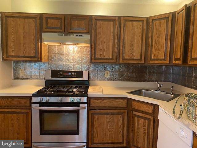 37 Hemlock Court - Photo 1