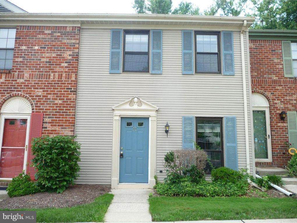 11 Fairbanks Place - Photo 1