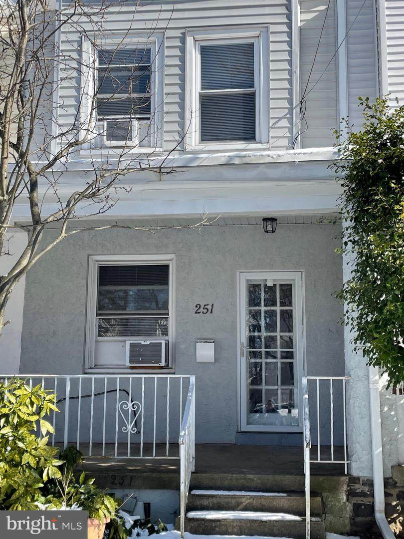 251 Iona Avenue - Photo 1