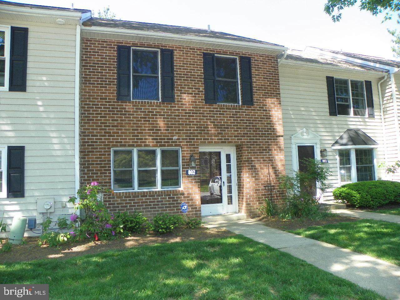 802 Meadow Court - Photo 1