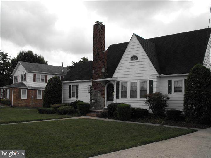 844 Forest Street - Photo 1