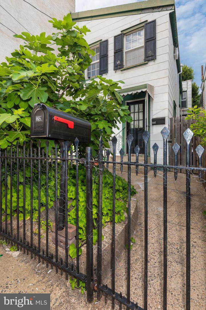 1441 Oxford Street - Photo 1