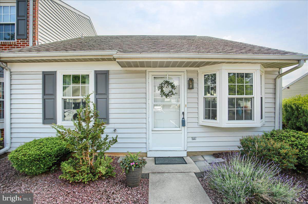 18 Southpoint Drive - Photo 1