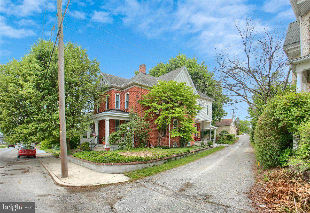 109 3RD Street - Photo 1