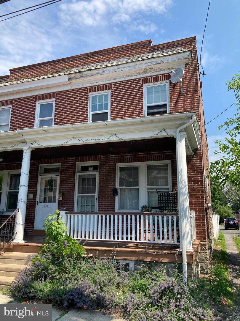 713 4TH Street - Photo 1