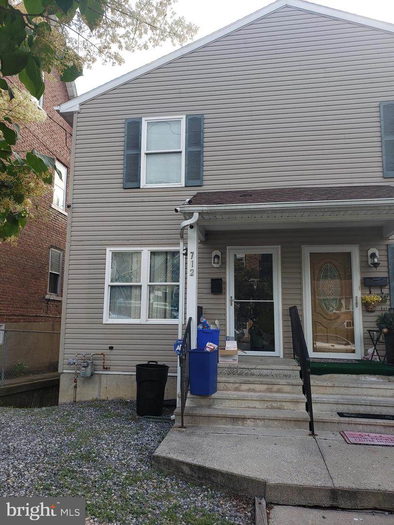 712 Hayes Street - Photo 1