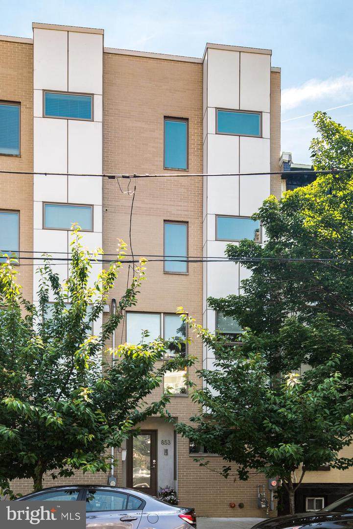 853 Corinthian Avenue - Photo 1