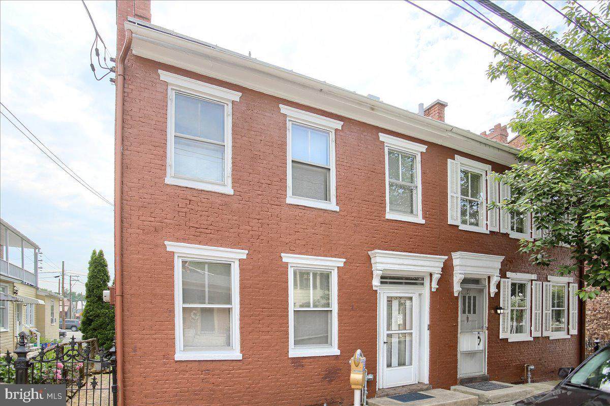 139 Pitt Street - Photo 1