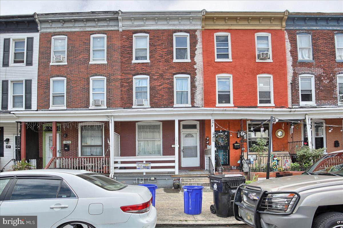 1621 Chestnut - Photo 1