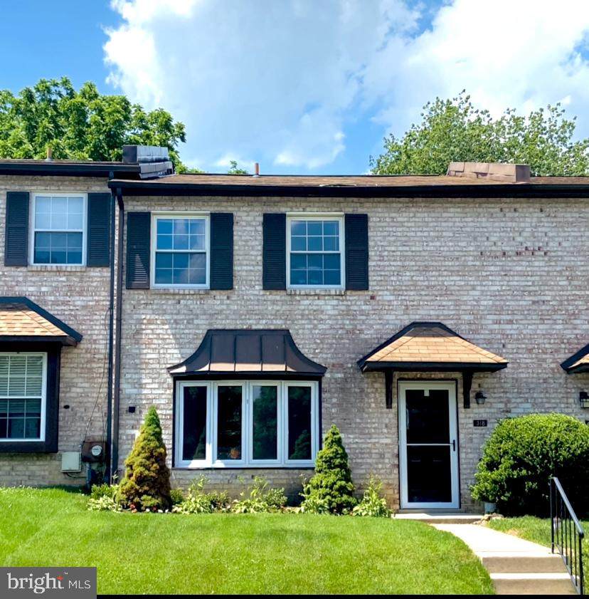 318 Kidwelly Court - Photo 1