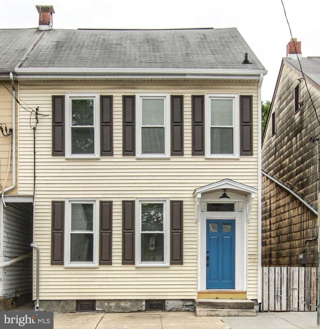 411 10TH Street - Photo 1