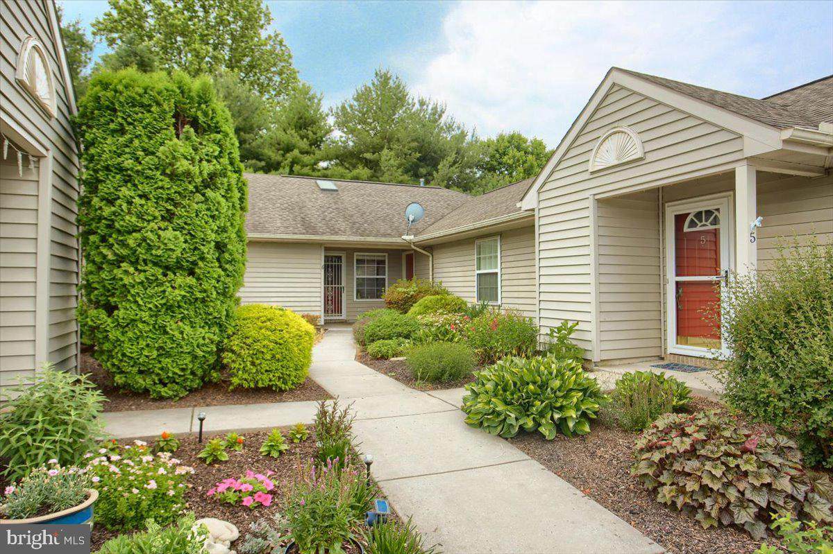 6 Eastwick Lane - Photo 1