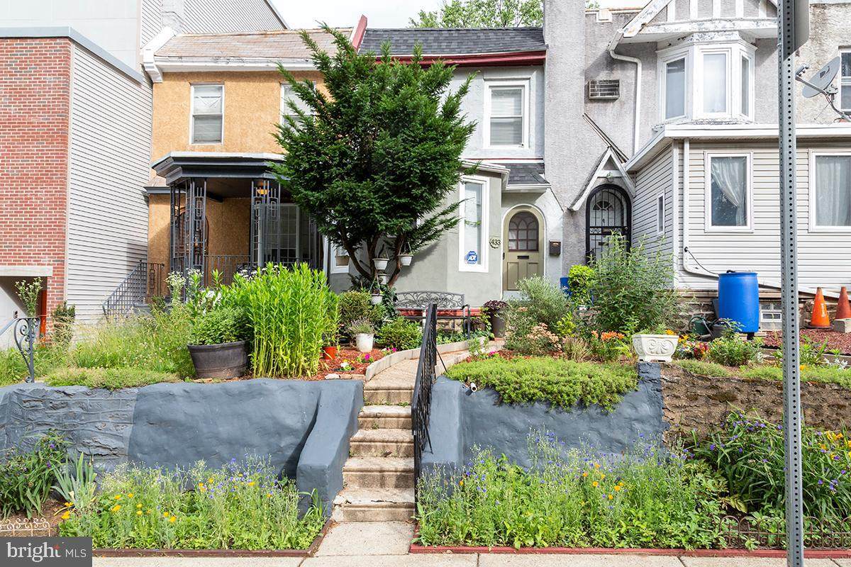 433 Abbottsford Avenue - Photo 1