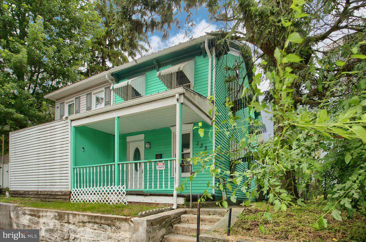 132 Lincoln Street - Photo 1