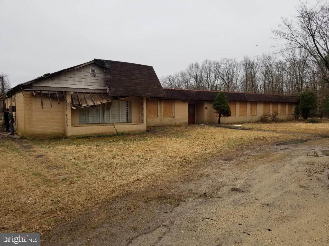 258 10TH Street - Photo 1