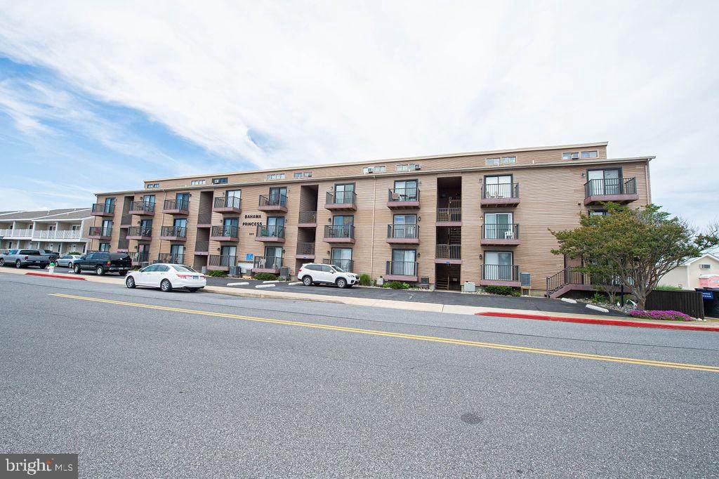500 32ND Street - Photo 1