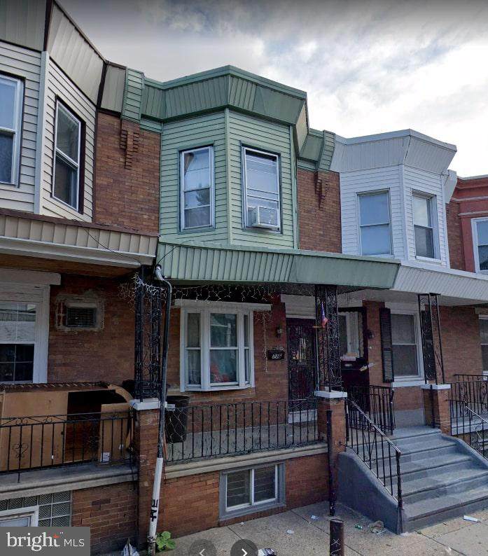 706 Thayer Street - Photo 1