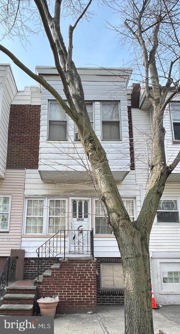 2410 Lee Street - Photo 1