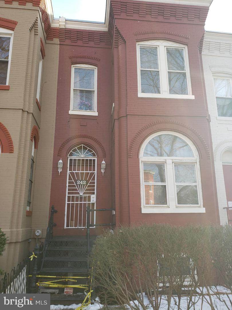 242 P Street - Photo 1