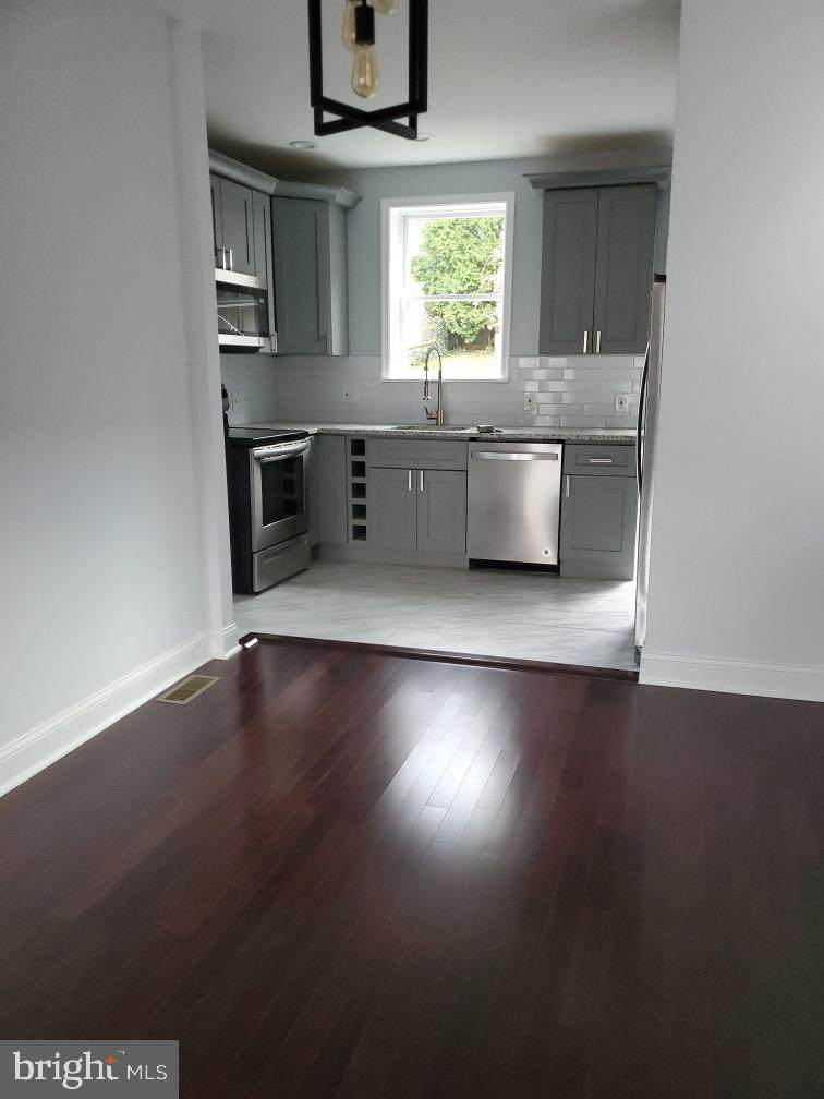 411 Shurs Lane - Photo 1