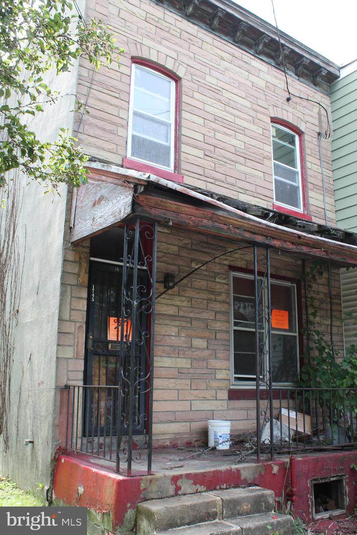 1745 Roberts Avenue - Photo 1