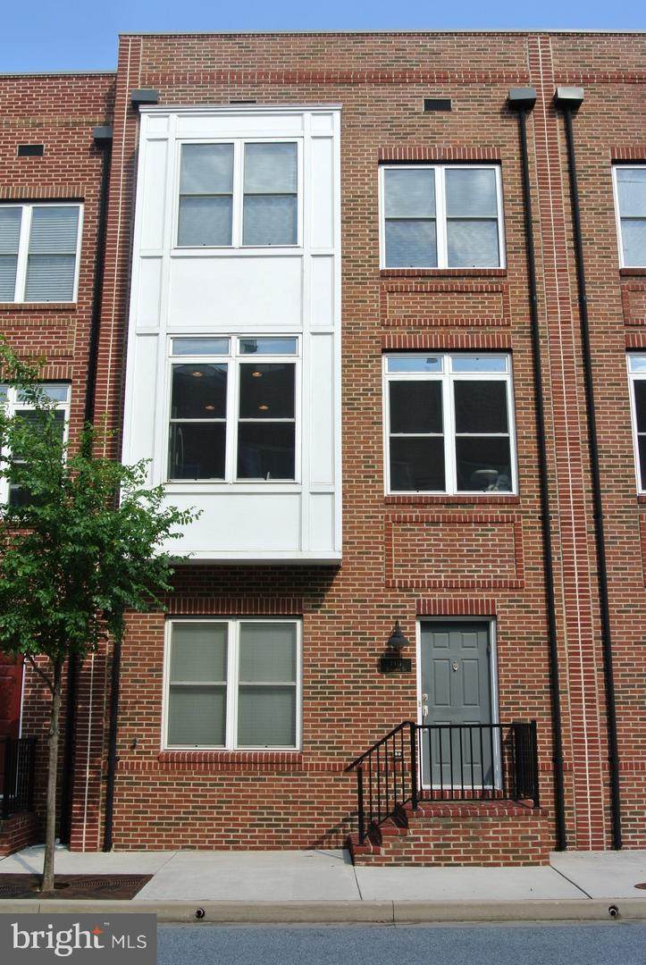 1411 Benjamin Street - Photo 1
