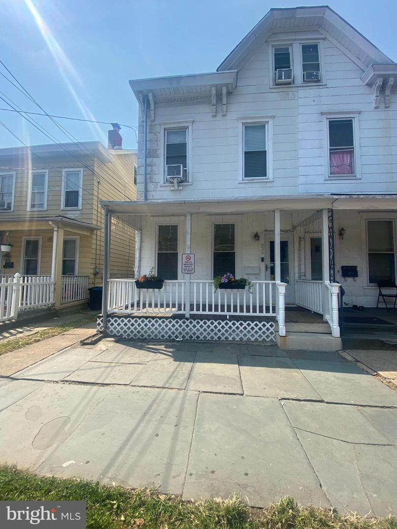 635 Chambers Street - Photo 1