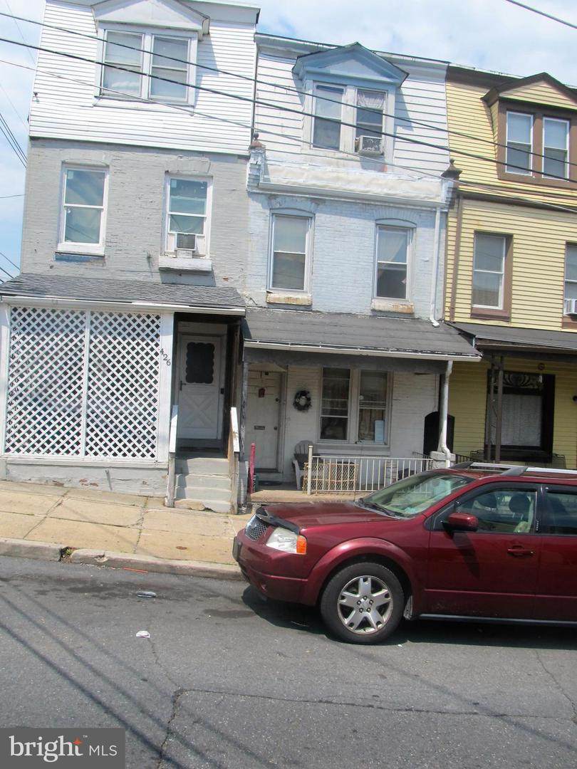 422 15TH Street - Photo 1