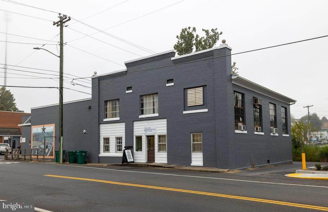 21 Broad - Photo 1