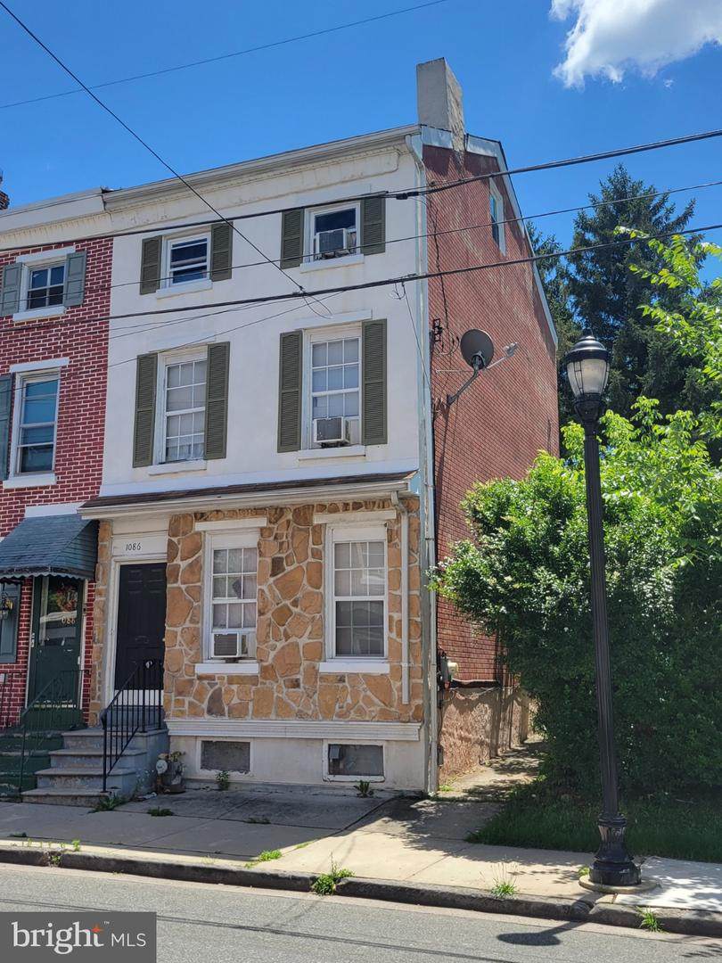 1086 Powell Street - Photo 1