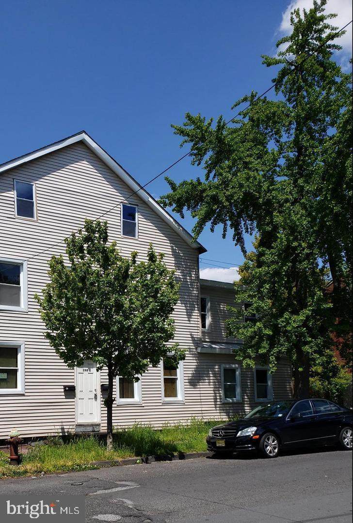 248 2 ND ST - Photo 1