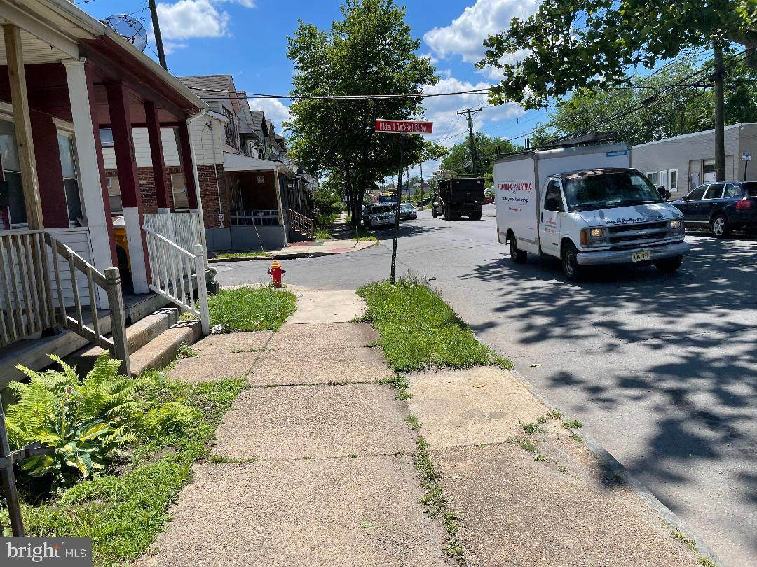 1404 Princeton Ave - Photo 1