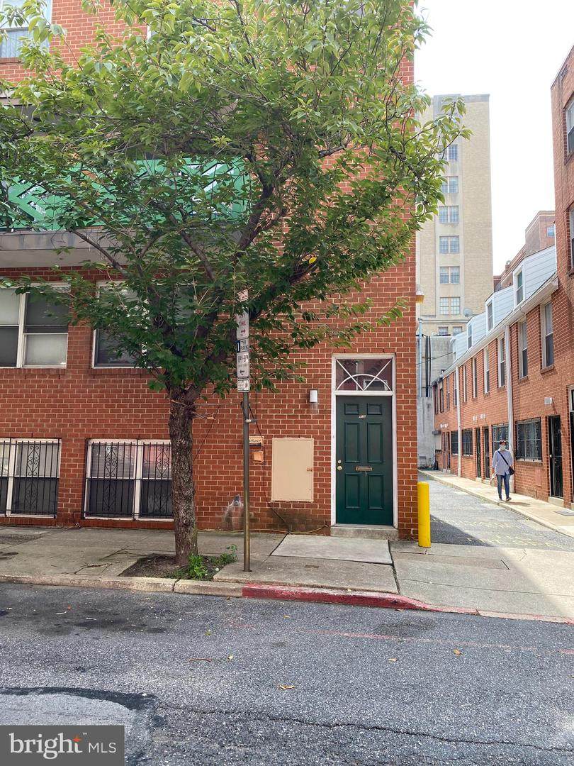 912 Spring Street - Photo 1