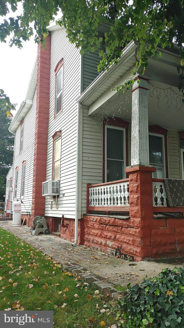 204 Lincoln Street - Photo 1