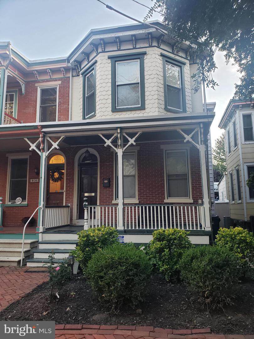 810 10TH Street - Photo 1