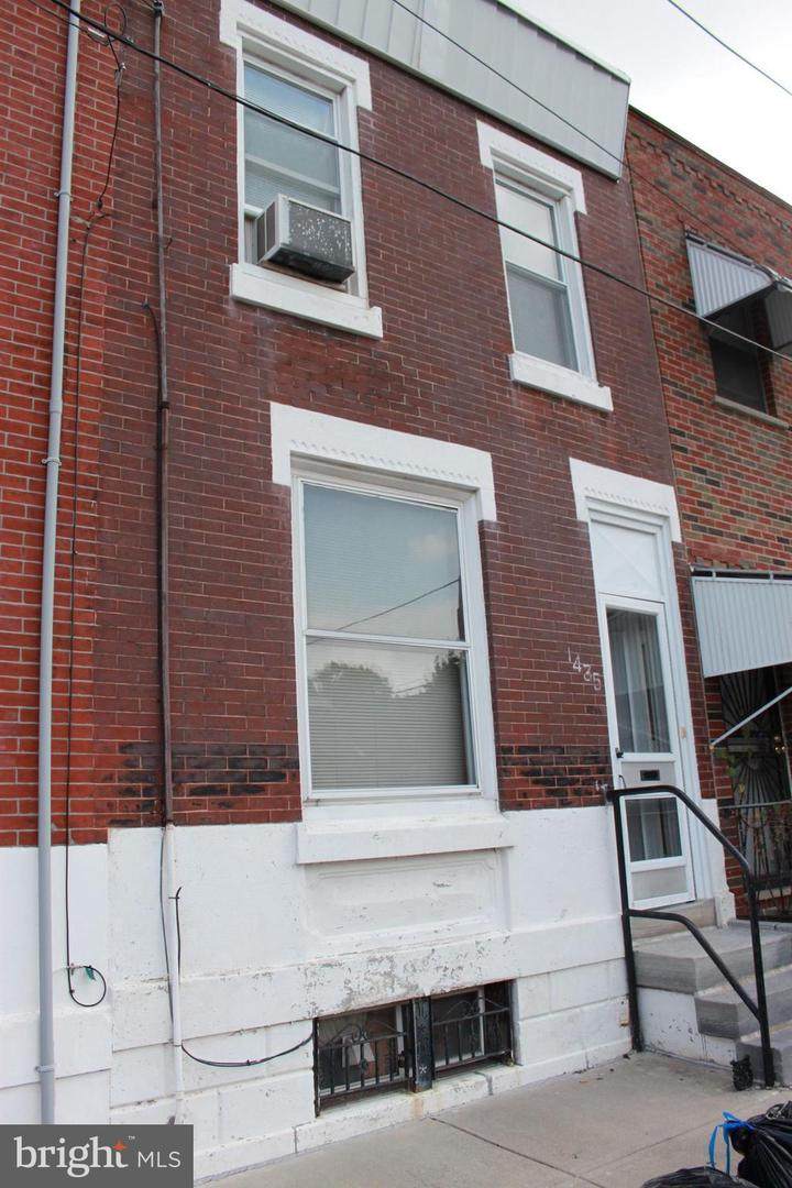 1435 Percy Street - Photo 1