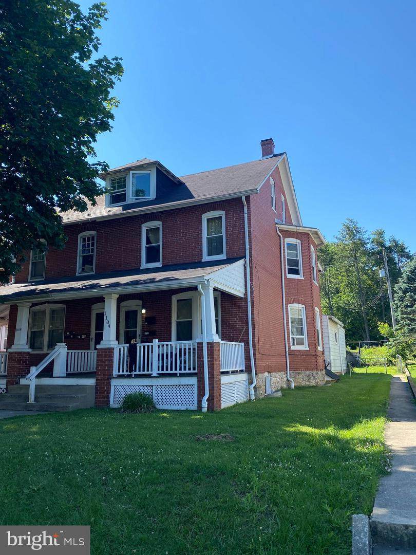 1104 Olive Street - Photo 1