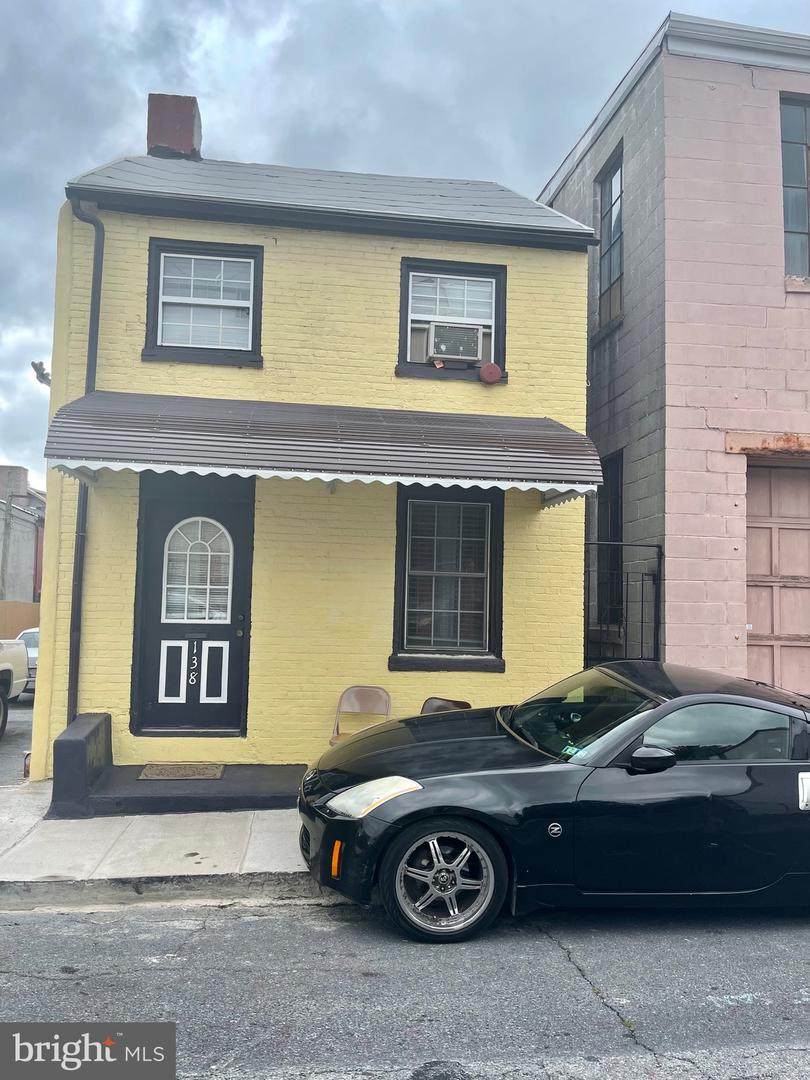 138 Carpenter Street - Photo 1
