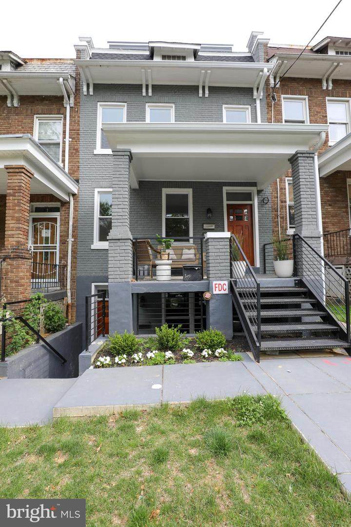 319 Varnum Street - Photo 1