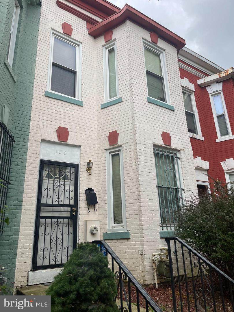 136 Bates Street - Photo 1