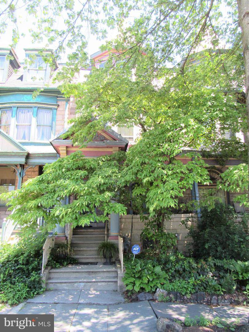 553 Centre Avenue - Photo 1