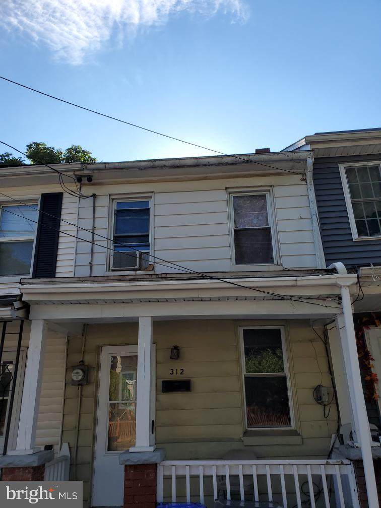312 Lincoln Street - Photo 1