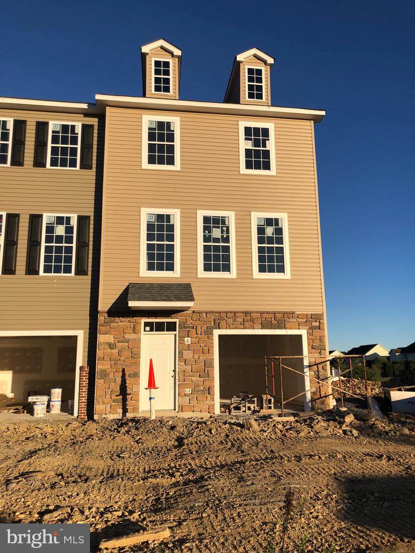 112 Brockham - Photo 1