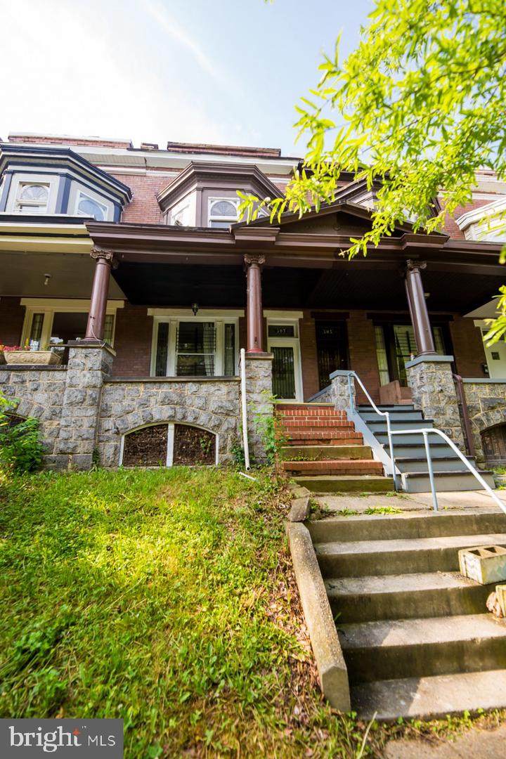 307 33RD Street - Photo 1