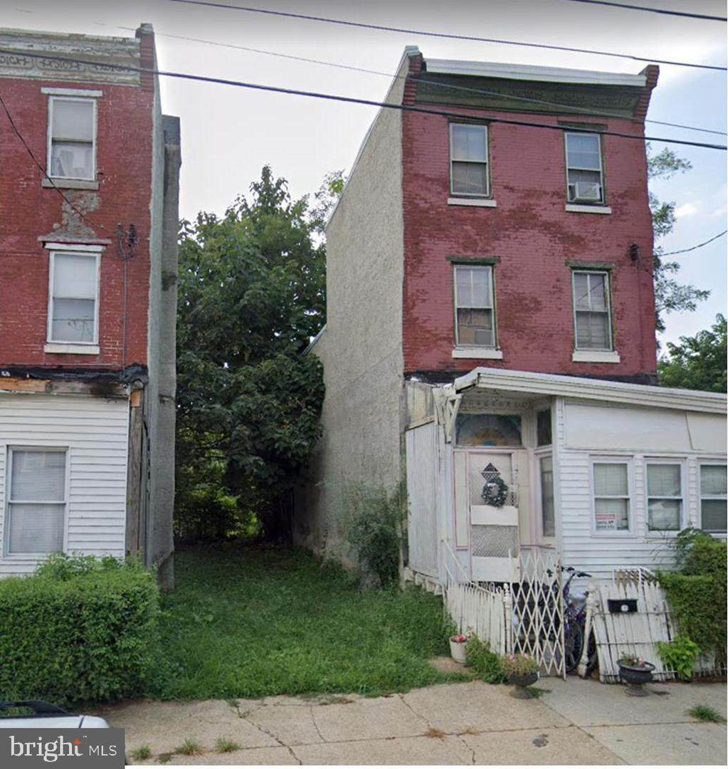 708 42ND Street - Photo 1