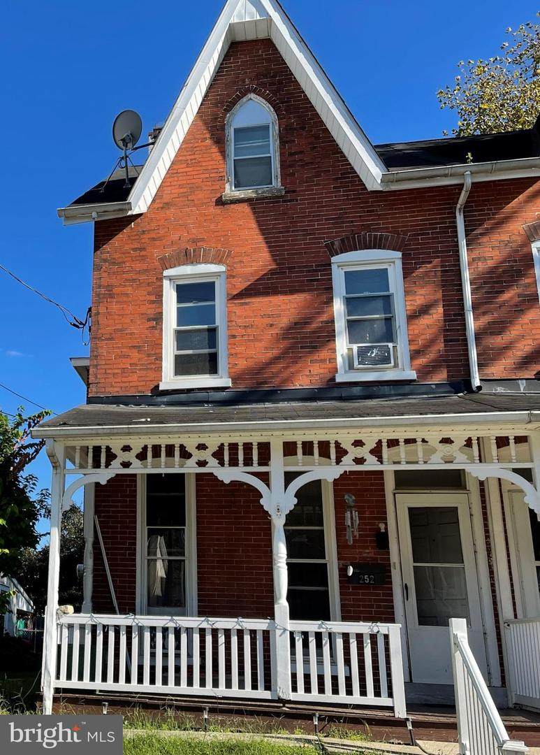 252 Green Street - Photo 1